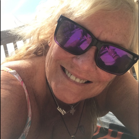 Meet your Posher, Stephanie - Picture 1 of 1